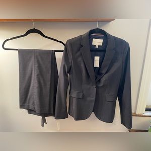 NWT navy wool Banana Republic suit size 8 pants and jacket